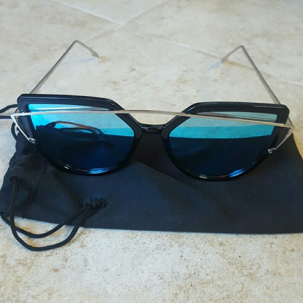 Mirrored glasses
